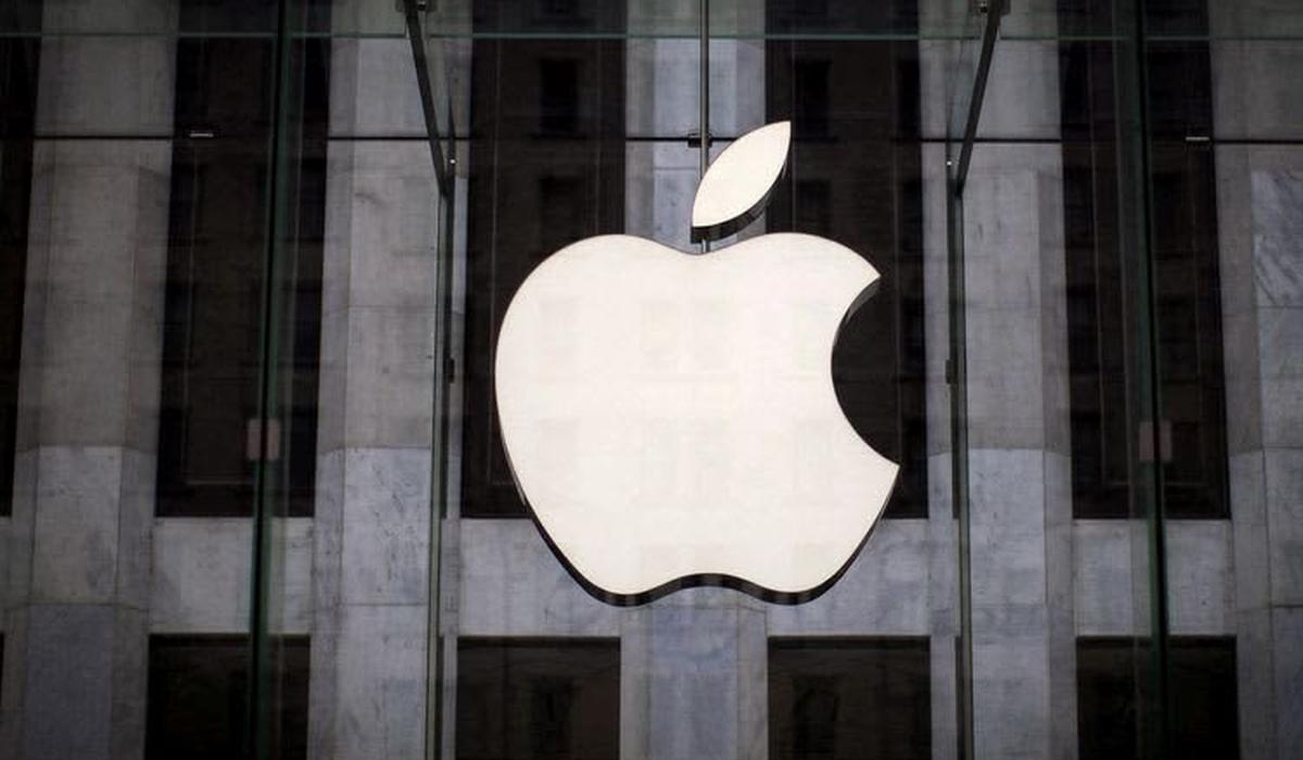 Apple becomes first firm to hit $3tn market value